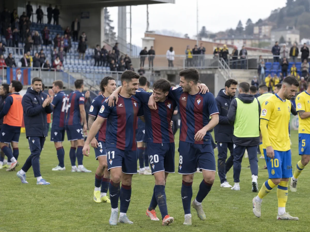 Eibar kaatoi Las Palmasin 3-2 ja pysyi LaLiga 2:n kärjessä
